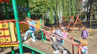 ilustracja do wpisu 
Zabawy na placu przedszkolnym