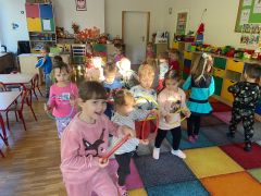 ilustracja do wpisu 
Bilingual Future -,,My car”-zabawa ruchowo -naśladowcza do piosenki