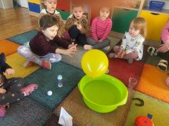 ilustracja do wpisu 
Co pływa, a co tonie?