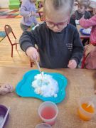 ilustracja do wpisu 
Kolorowy śnieg❄️