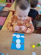 ilustracja do wpisu 
Bałwanki z płatków kosmetycznych -praca plastyczna