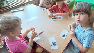 ilustracja do wpisu 
Babie lato - pajączki z plasteliny 