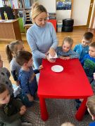 ilustracja do wpisu 
Co się stało z tymi substancjami- doświadczenia z wodą