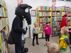 ilustracja do wpisu 
Wizyta w bibliotece szkolnej