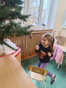 ilustracja do wpisu 
Wspólne ubieranie choinki